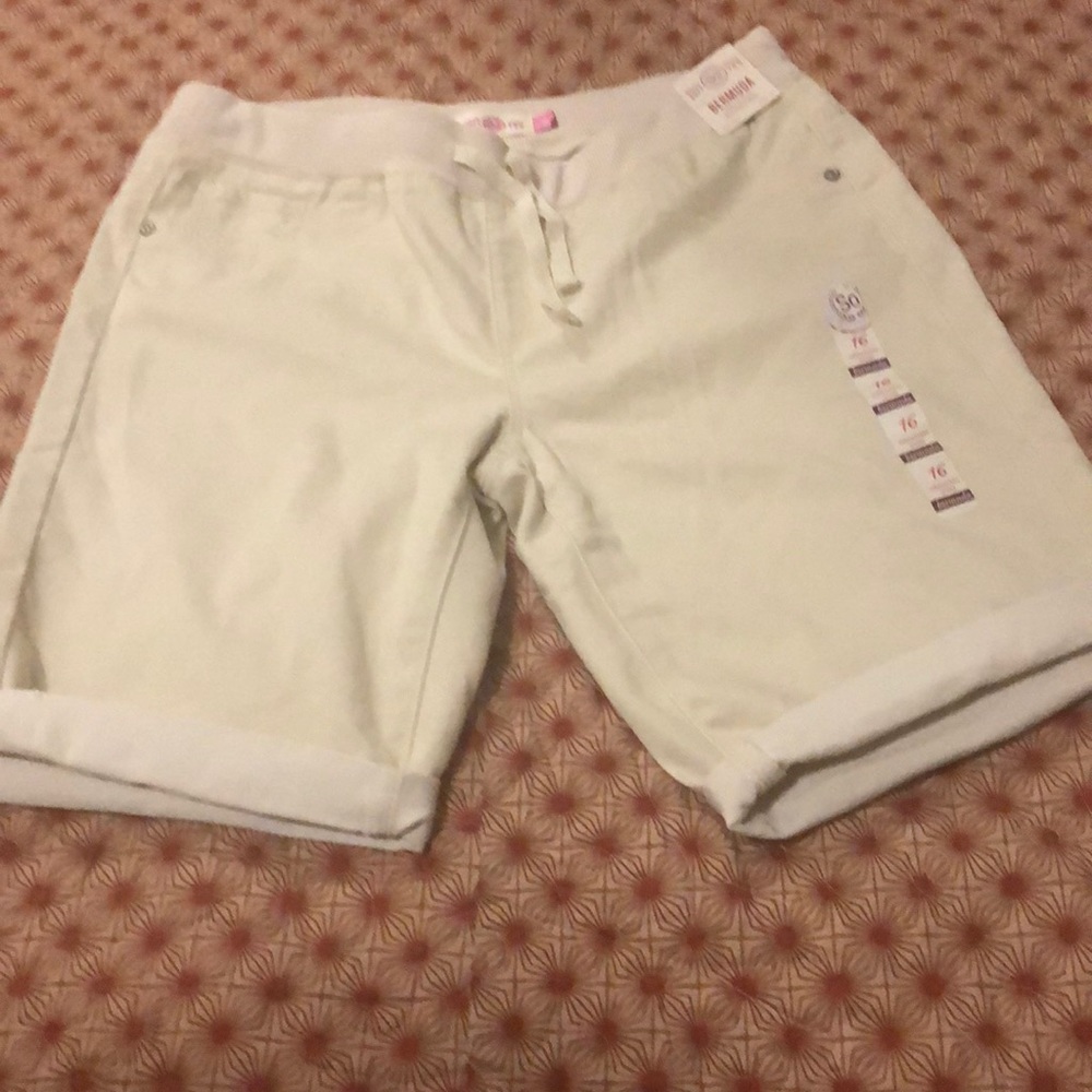 NWT SO Girl’s Bermuda Shorts Sz 16
